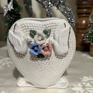 K's Collection Floral Heart Ivory Vase w/ Doves